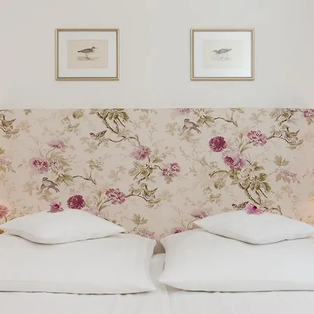 Sedina Bed & Breakfast 4*